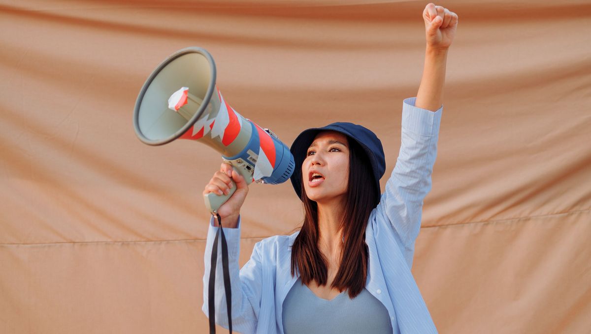 Propugnar es defender o apoyar algo en lo que se cree con firmeza. Propugnar es defender o apoyar algo en lo que se cree con firmeza.