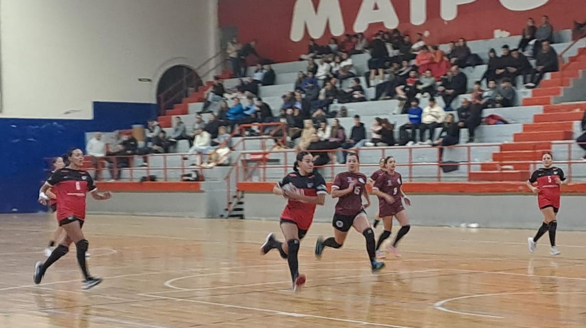 Las chicas de la Municipalidad de Maipú también le ganaron a sus pares de Godoy Cruz en el inicio de la acción de la Amebal. Las chicas de la Municipalidad de Maipú también le ganaron a sus pares de Godoy Cruz en el inicio de la acción de la Amebal.