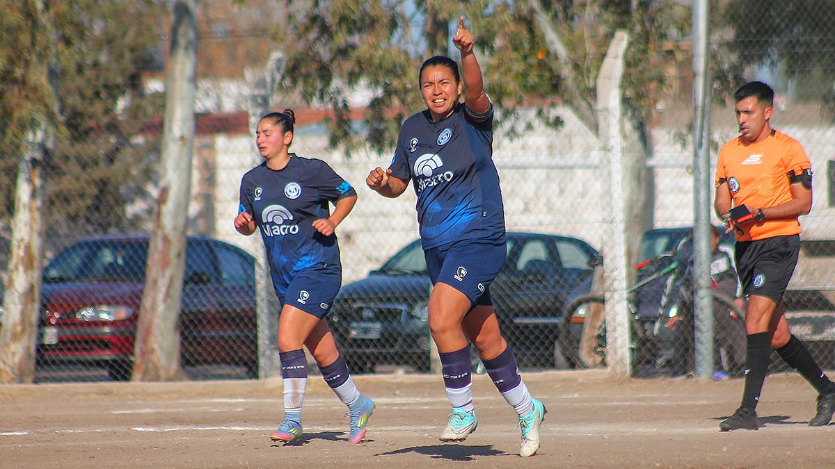 La Zurda: capitana, referente y goleadora de Independiente Rivadavia en el torneo. Convirtió el único tanto de la final. Foto: Efraín Córdova - Fútbol Femenino CSIR