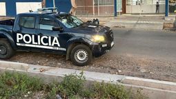 La Policía en las escuelas. Una imagen que se repitió en Mendoza por la ola de amenazas. La Policía en las escuelas. Una imagen que se repitió en Mendoza por la ola de amenazas.