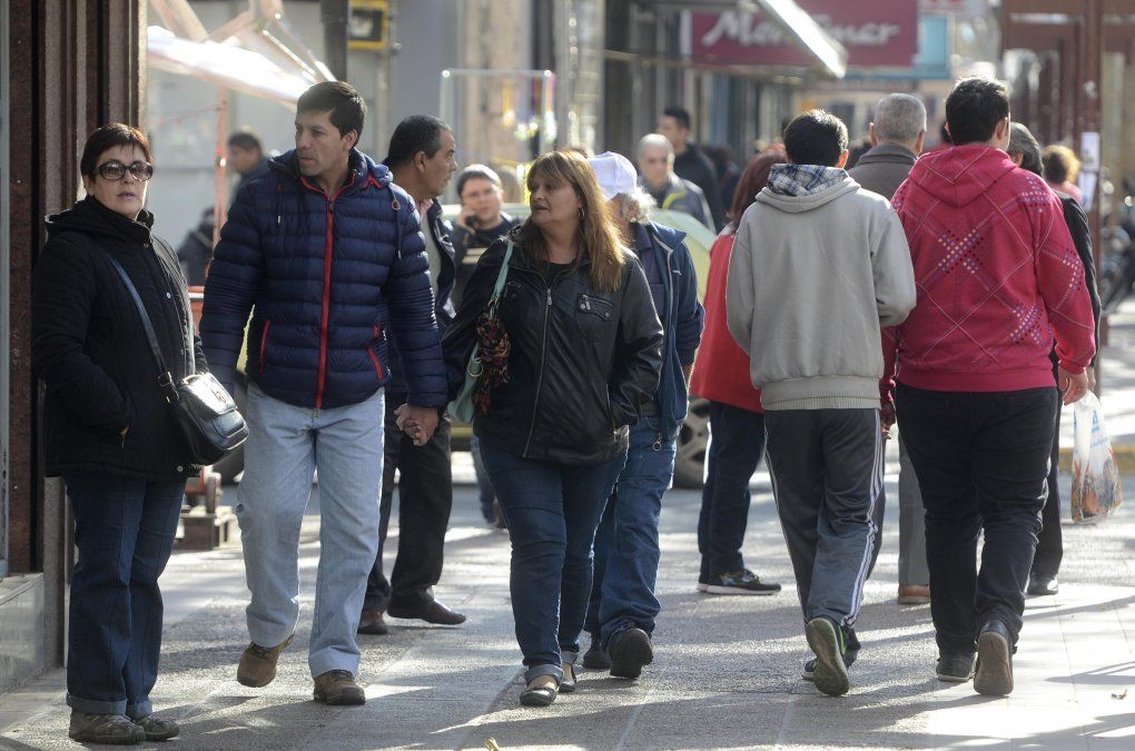 Los comercios abrieron el viernes casi como en un día hábil y hubo mucho movimiento