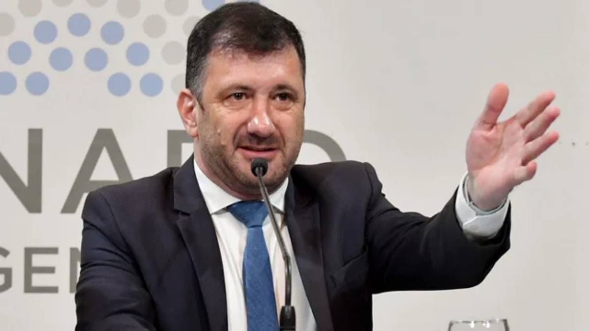 El senador nacional de Entre Ríos está con arresto domiciliario en Paraguay por la causa por supuesto contrabando de dinero.