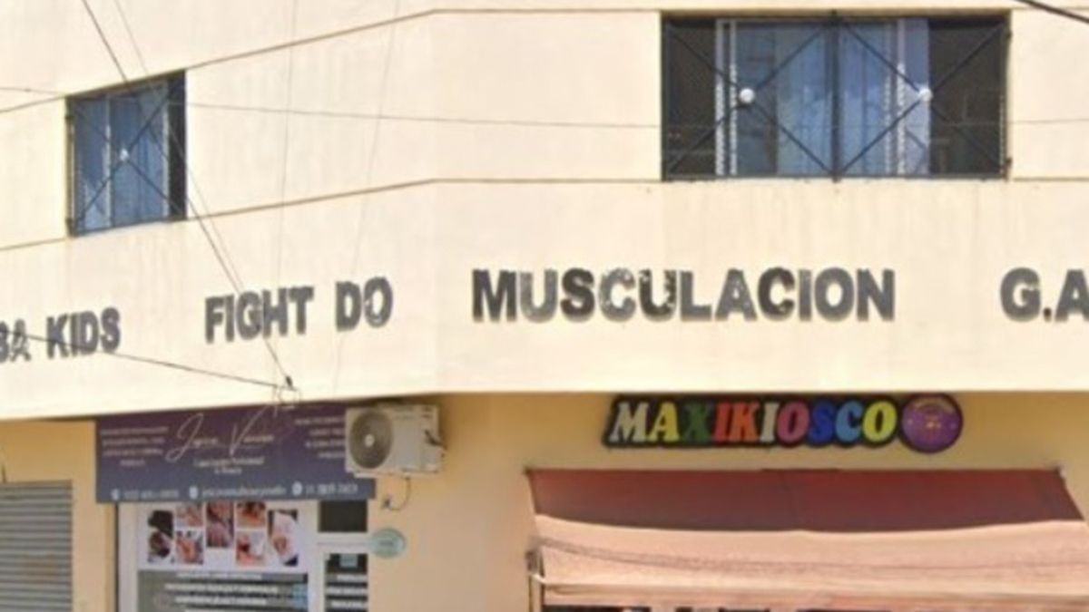 Un policía asesinó a la novia de su ex mujer y se atrinchero en un gimnasio