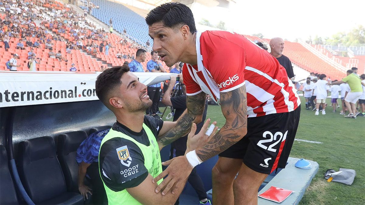 Franco Petroli es saludado por Enzo Pérez. Fueron compañeros en River. Franco Petroli es saludado por Enzo Pérez. Fueron compañeros en River.