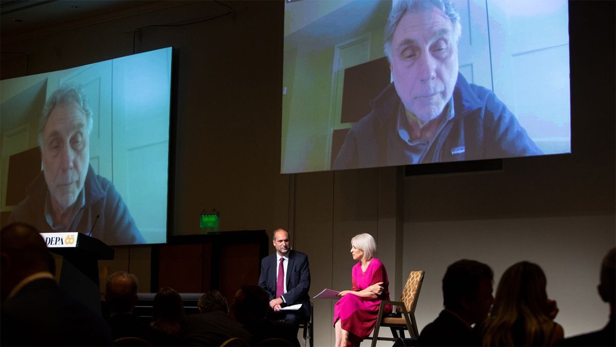 Marty Baron se conectó vía zoom desde Estados Unidos.