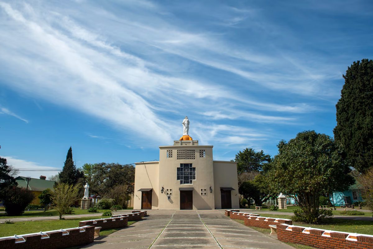 Vista del Santuario ubicado en el predio de Claypole, uno de los puntos emblemáticos del itinerario institucional.