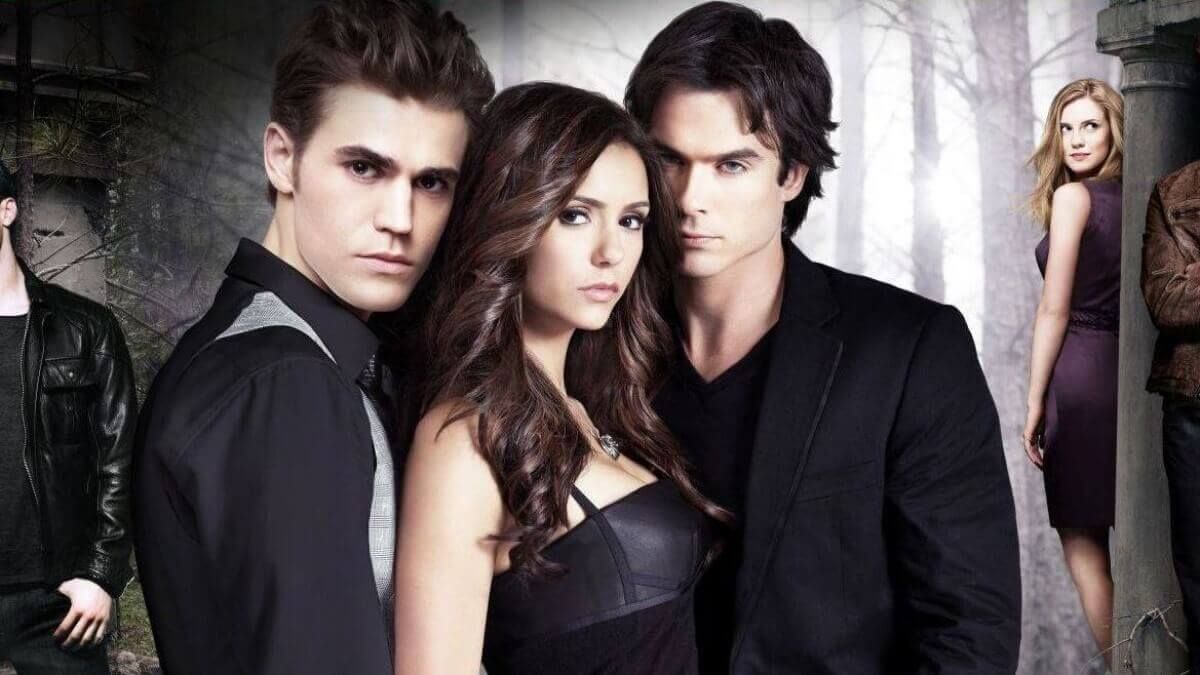 La serie "Diarios de vampiros" tiene 8 temporadas. La serie "Diarios de vampiros" tiene 8 temporadas. 