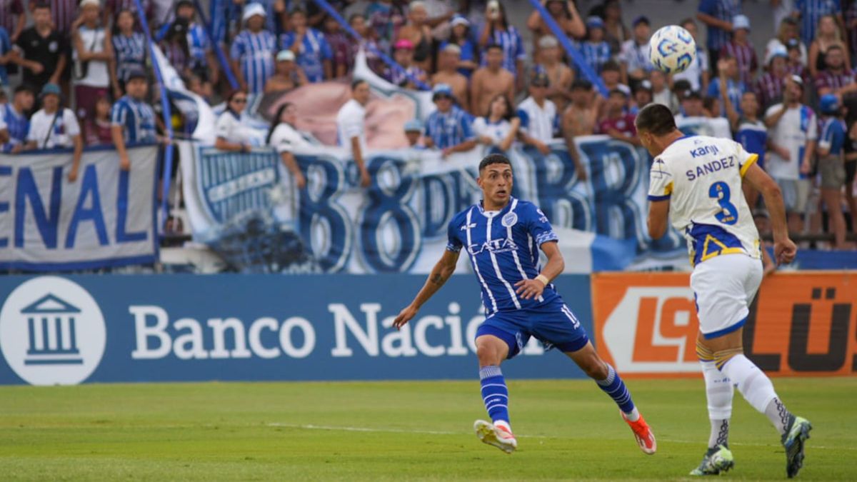 Godoy Cruz no hizo pie ante Rosario Central. Godoy Cruz no hizo pie ante Rosario Central.