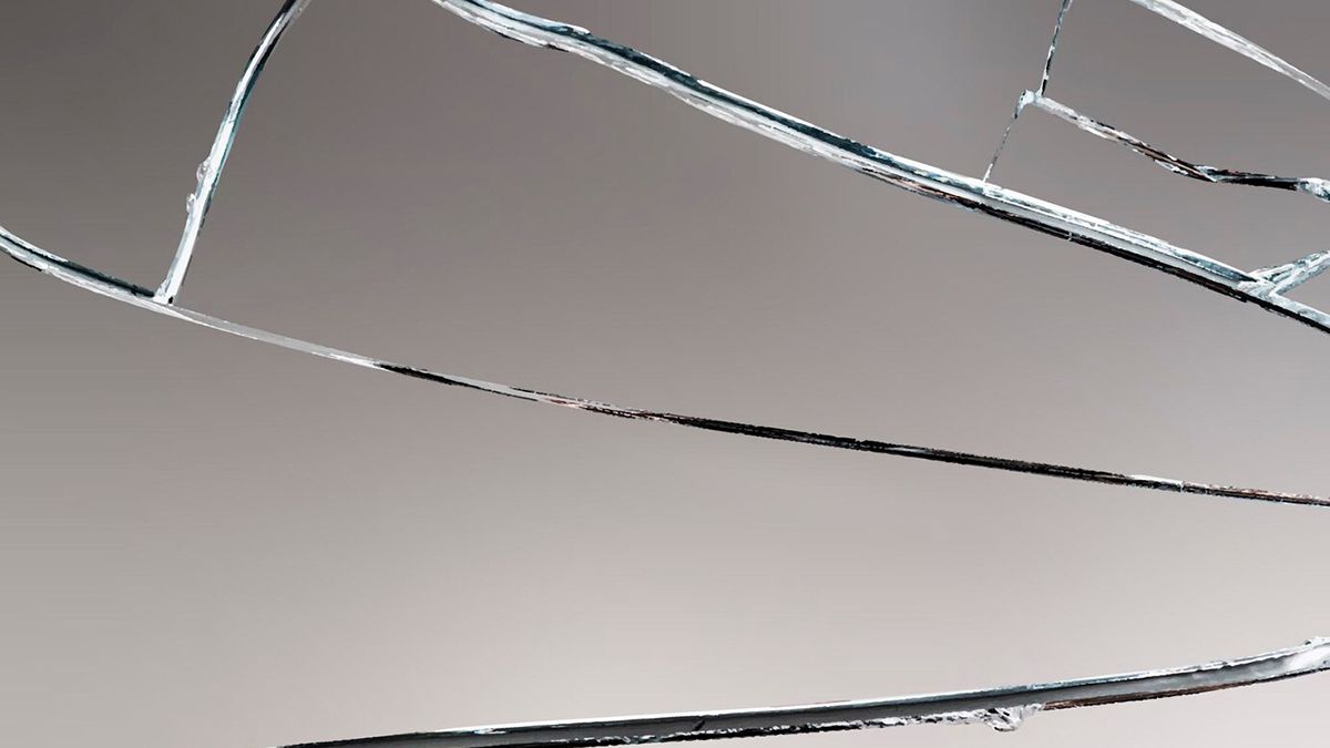 Se creía que el alma residía en el reflejo, por lo que romper un espejo significaba romper el alma en pedazos de su dueño. Se creía que el alma residía en el reflejo, por lo que romper un espejo significaba romper el alma en pedazos de su dueño.