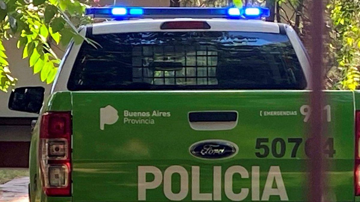 Luego de haber consumido bebidas alcohólicas y drogas, vecinos de Quilmes Oeste se trenzaron en una pelea en la que murió un joven y otro quedó herido, mientras que un joven fue detenido