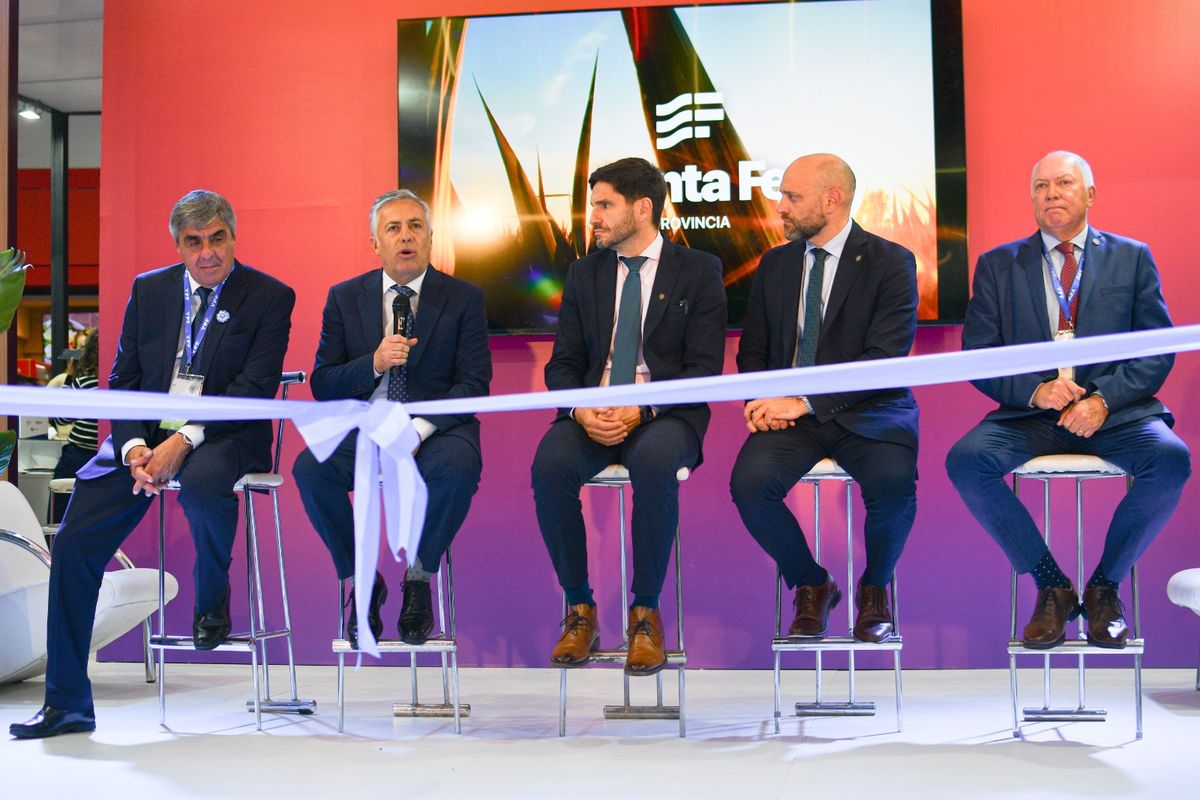 Alfredo Cornejo acompañó al gobernador de Santa Fe, Maximiliano Pullaro,, en la inauguración del stand de esta provincia en la feria de minería más grande de Argentina Alfredo Cornejo acompañó al gobernador de Santa Fe, Maximiliano Pullaro,, en la inauguración del stand de esta provincia en la feria de minería más grande de Argentina