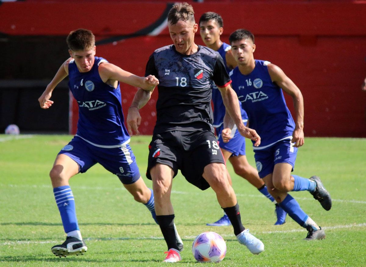 El Deportivo Maipú tuvo sus primeros minutos de fútbol ante la reserva de Godoy Cruz