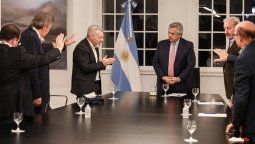 A Dios rogando y con la política dando