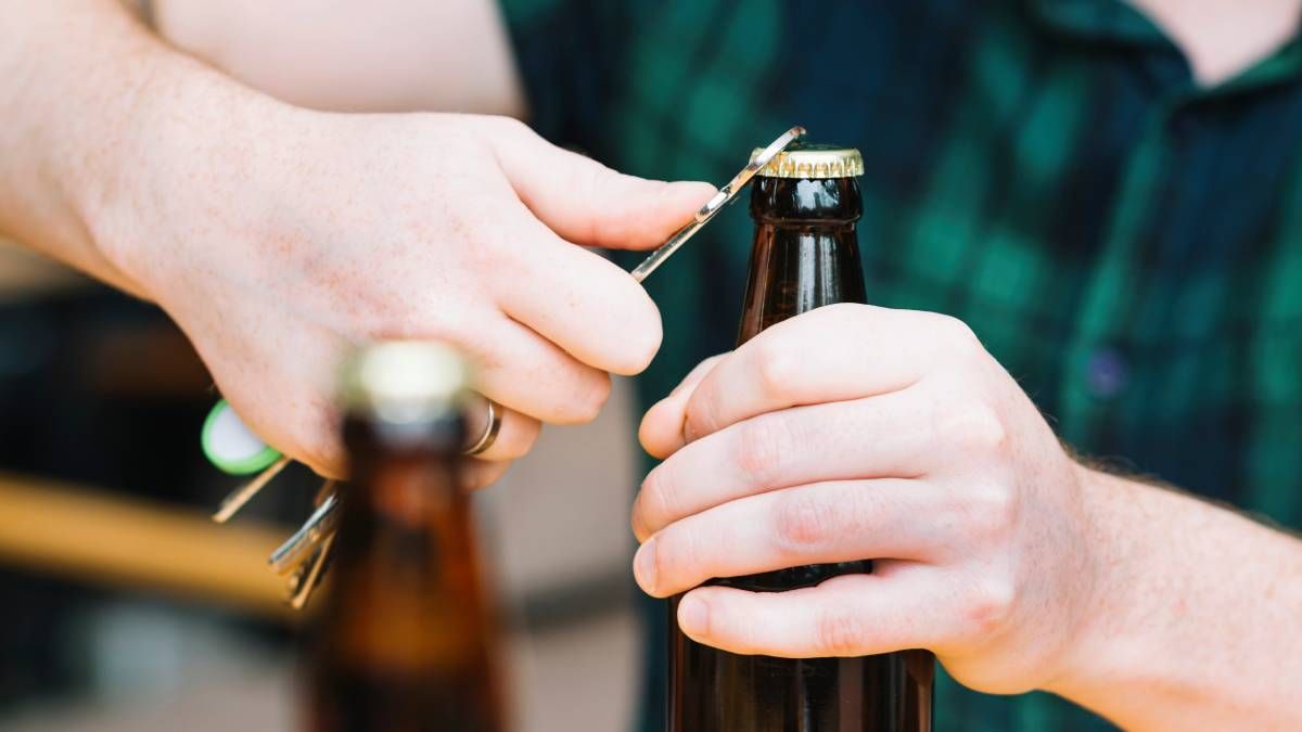 Crea tu propio destapador de botellas con materiales reciclados