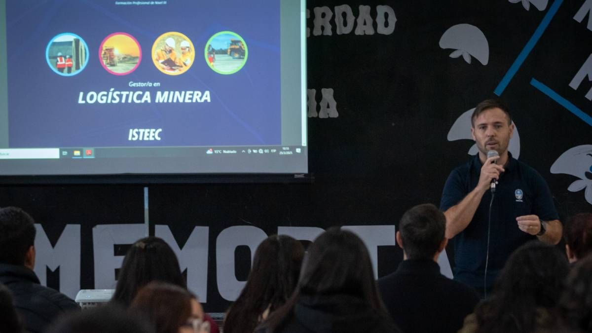 El director de Minería, Jerónimo Shantal presentó el curso de Formación Profesional en Logística Minera, junto a la DGE en Uspallata. El director de Minería, Jerónimo Shantal presentó el curso de Formación Profesional en Logística Minera, junto a la DGE en Uspallata.
