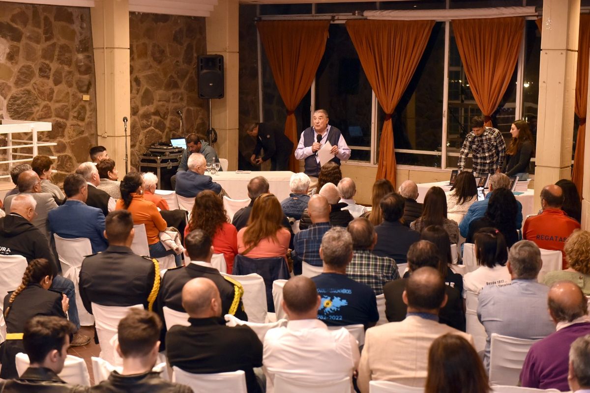 La presentación del libro de Romero fue en el Club Mendoza de Regatas.