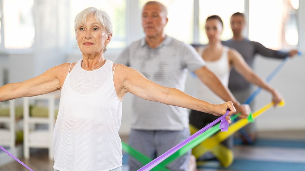 Los adultos mayores pueden transformar sus capacidades con este ejercicio. Los adultos mayores pueden transformar sus capacidades con este ejercicio. 