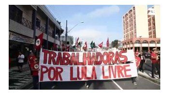 Sindicatos brasileños se manifestaron fuera de la cárcel de Lula en el Día del Trabajo