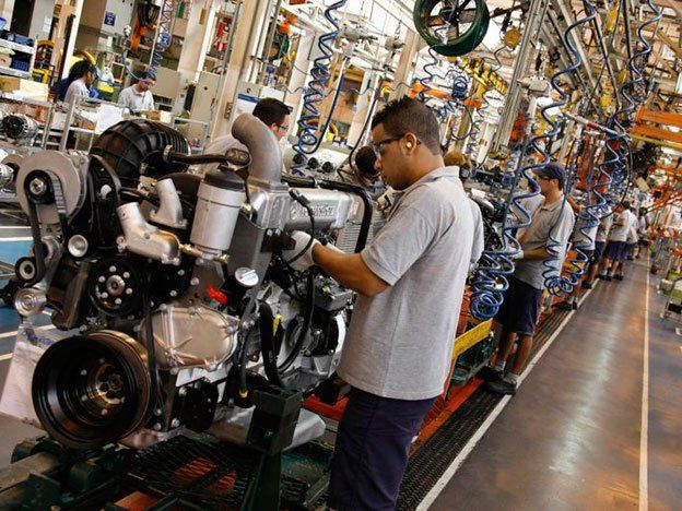 Paró la fábrica de Mercedes-Benz en Brasil por despidos masivos