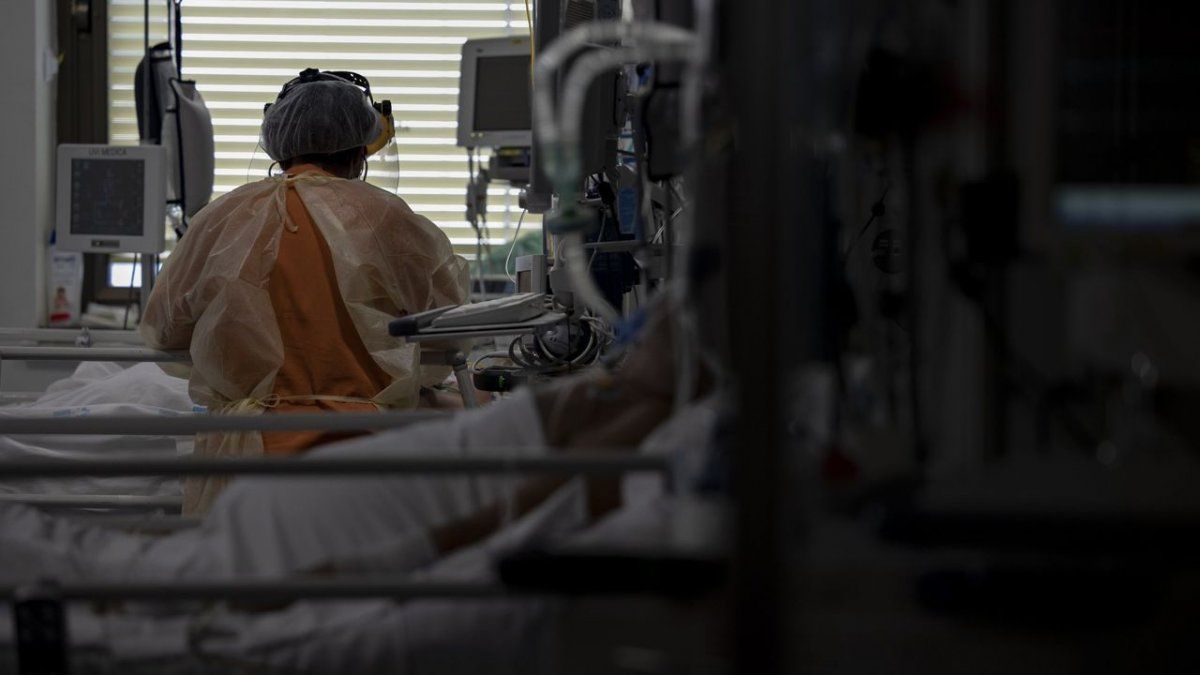 La primera muerte por reinfección de coronavirus se confirmó este martes.