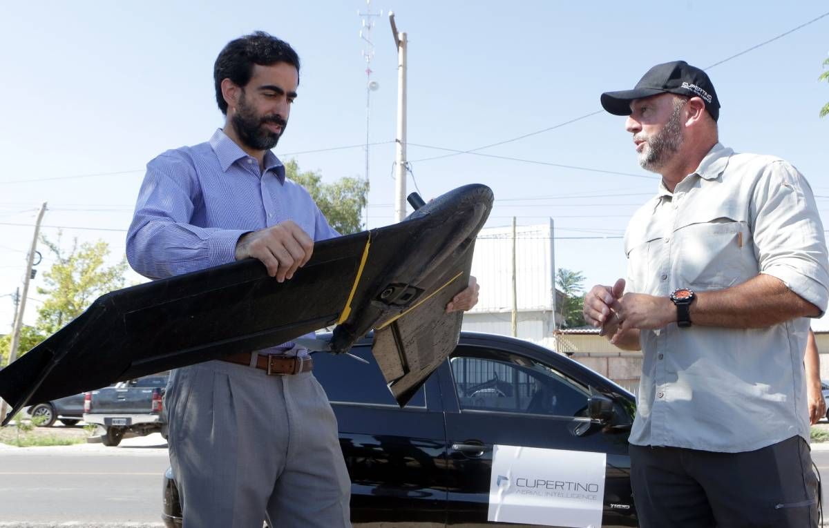 El ministro Víctor Fayad presentará en diciembre a los municipios los detalles del censo de construcciones clandestinas realizados con drones.