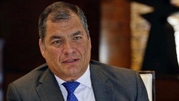 Rafael Correa reclama elecciones anticipadas en Ecuador y se ofrece como candidato