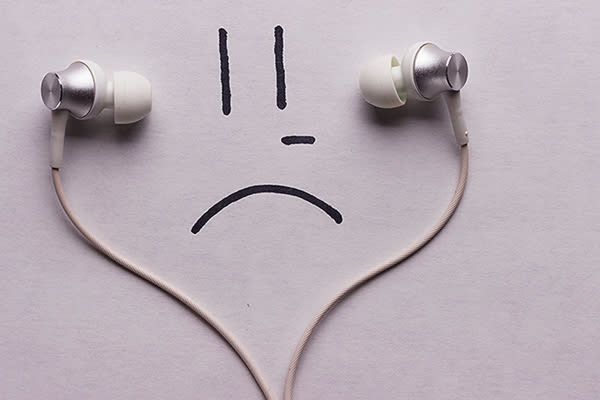 La música triste puede experimentarse como un amigo imaginario que brinda apoyo. La música triste puede experimentarse como un amigo imaginario que brinda apoyo.