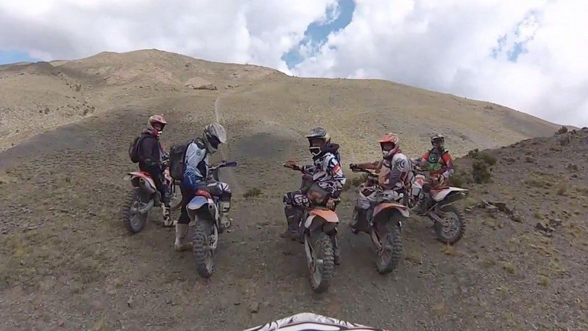 Practicaban enduro en la inmensidad de la montaña y vivieron una de las peores experiencias