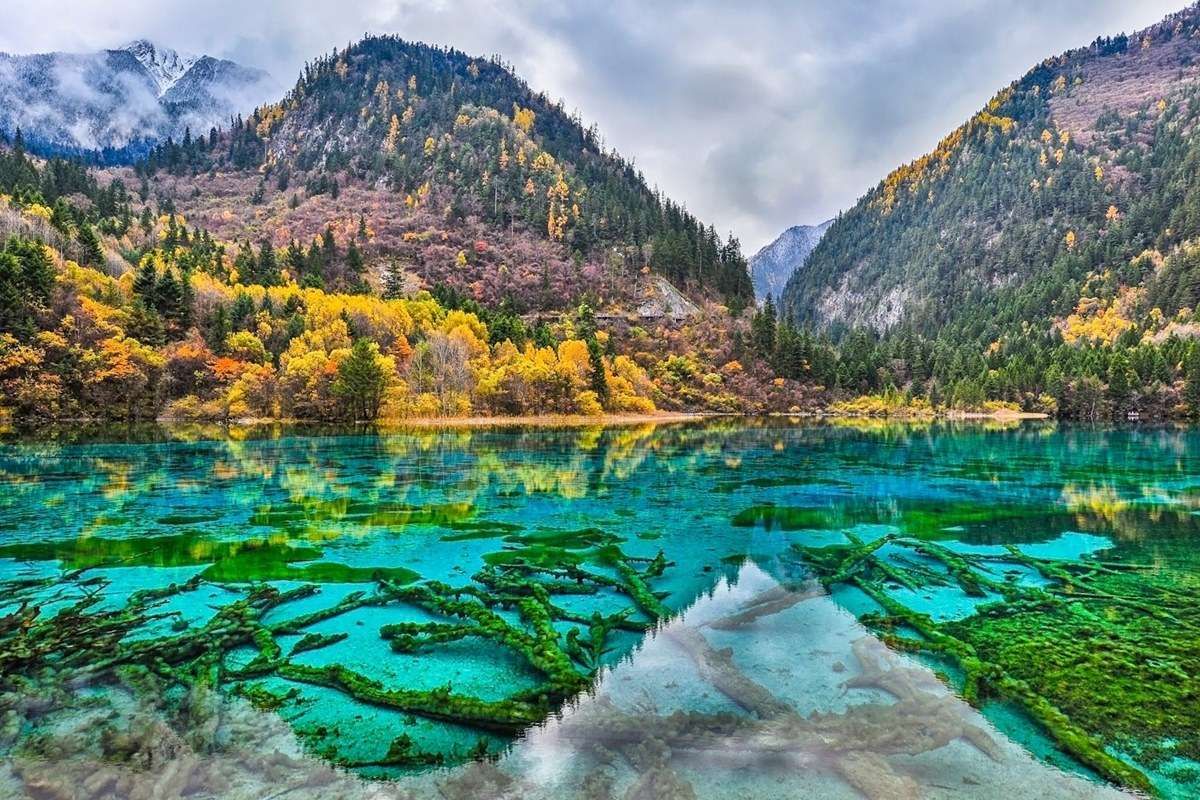 El lago de los cinco colores: es Patrimonio de la UNESCO y único en el mundo.