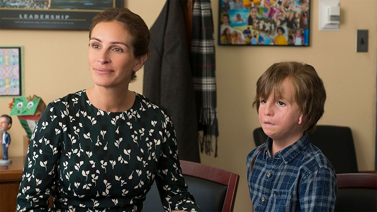 Jacob Tremblay junto a Julia Roberts en la película Extraordinario.