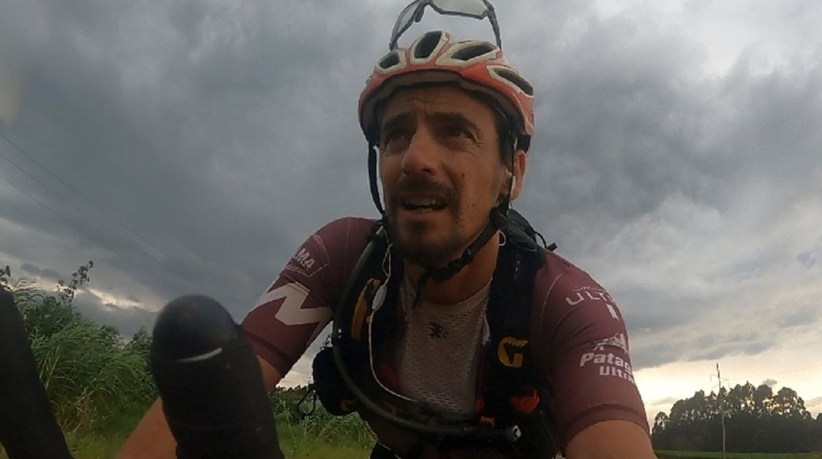 Mariano salió primero en la carrera de ultraciclismo Misiones-Paraguay. Mariano salió primero en la carrera de ultraciclismo Misiones-Paraguay.