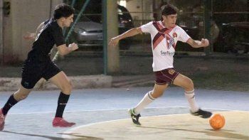 Jockey A tiene casi abrochado su boleto a la próxima ronda