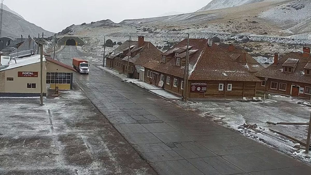 Anunciaron el cierre del Paso Cristo Redentor por nevadas en alta montaña