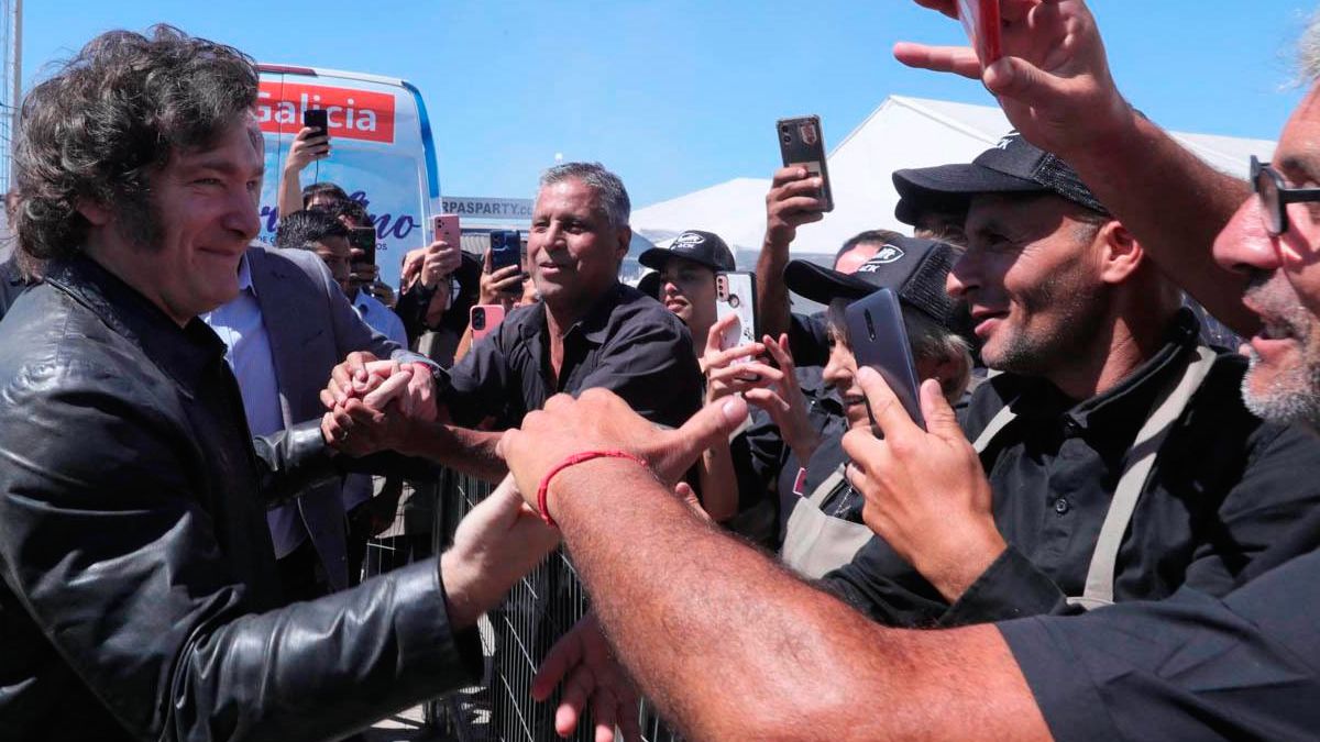 Milei tuvo una semana compleja luego de la masiva marcha de esta semana en defensa de la educación pública. Milei tuvo una semana compleja luego de la masiva marcha de esta semana en defensa de la educación pública.