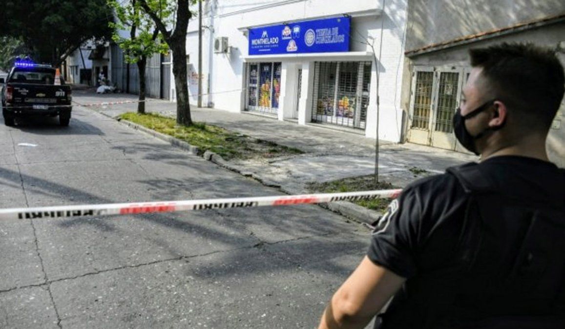 Inseguridad: un robo acabó mal para el delincuente. Murió un ladrón al autobalearse mientras escapaba en Rosario &nbsp;