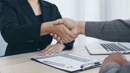 Las 3 red flags que debes evitar en una entrevista laboral, según la Inteligencia Artificial.