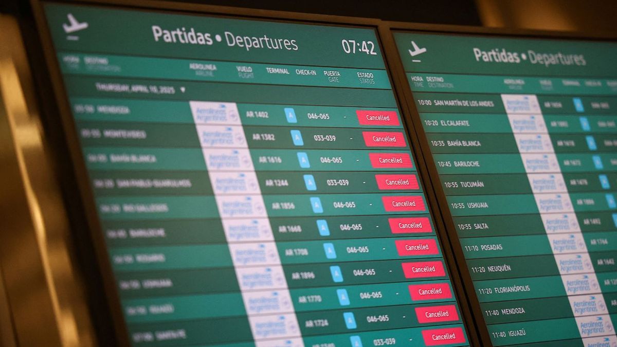 Si se concreta la medida de fuerza decenas de vuelos serán cancelados o reprogramados. Si se concreta la medida de fuerza decenas de vuelos serán cancelados o reprogramados.