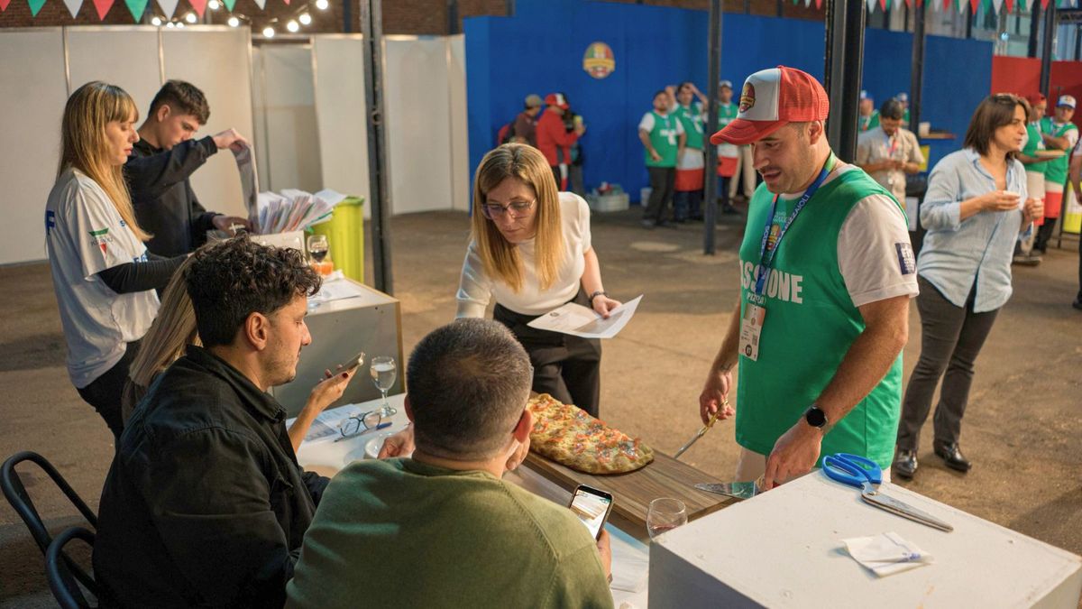 Junto al jurado, poco antes de consagrarse ganador en La Rural. Junto al jurado, poco antes de consagrarse ganador en La Rural.