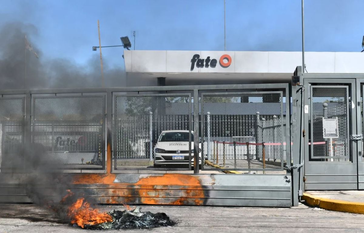 El gobierno nacional suspendió por 15 días los despidos en la empresa de neumáticos Fate