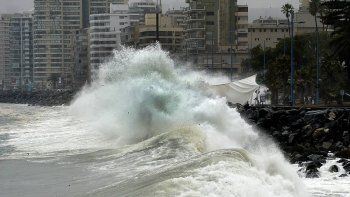 Alerta por marejadas en Chile: se esperan olas de casi 4 metros