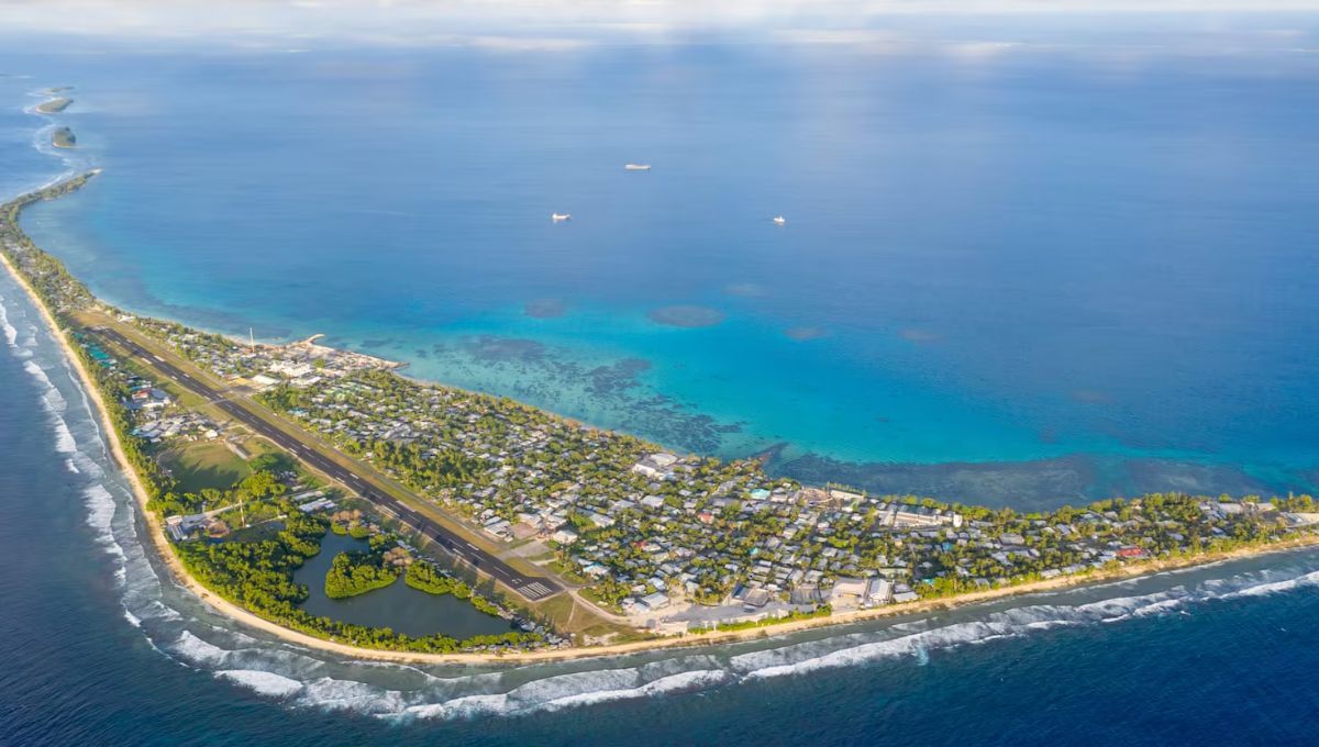 Entre olas y supervivencia: la amenaza del océano para pueblos insulares. Entre olas y supervivencia: la amenaza del océano para pueblos insulares.
