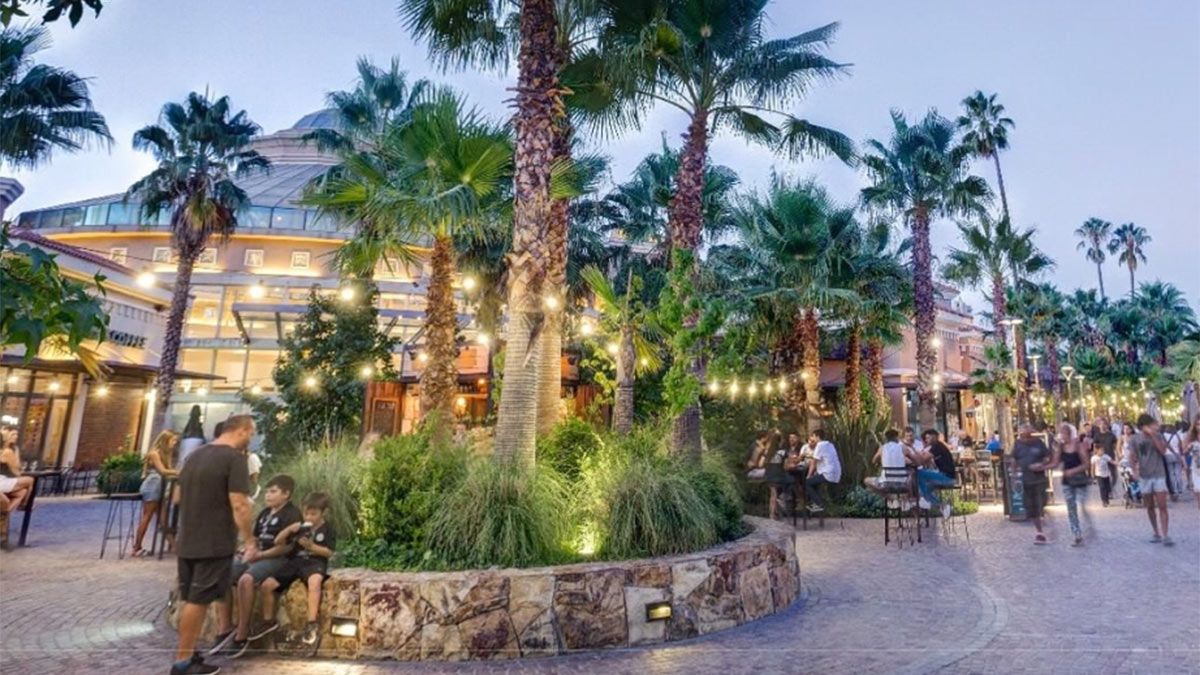 Los patios de comida de los centros comerciales abrirán a partir de las 20 este miércoles 18 de mayo.