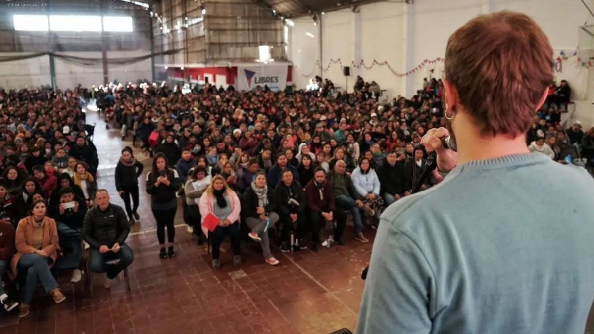 Unas 2.000 personas acompañaron el lanzamiento de Adrián Bonada como candidato a diputado nacional de Libres del Sur.