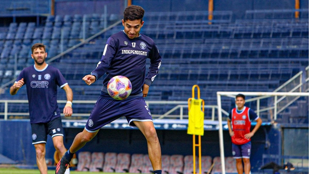 Independiente Rivadavia se entrenó en el Gargantini enfocado en el choque ante Villa Dálmine.