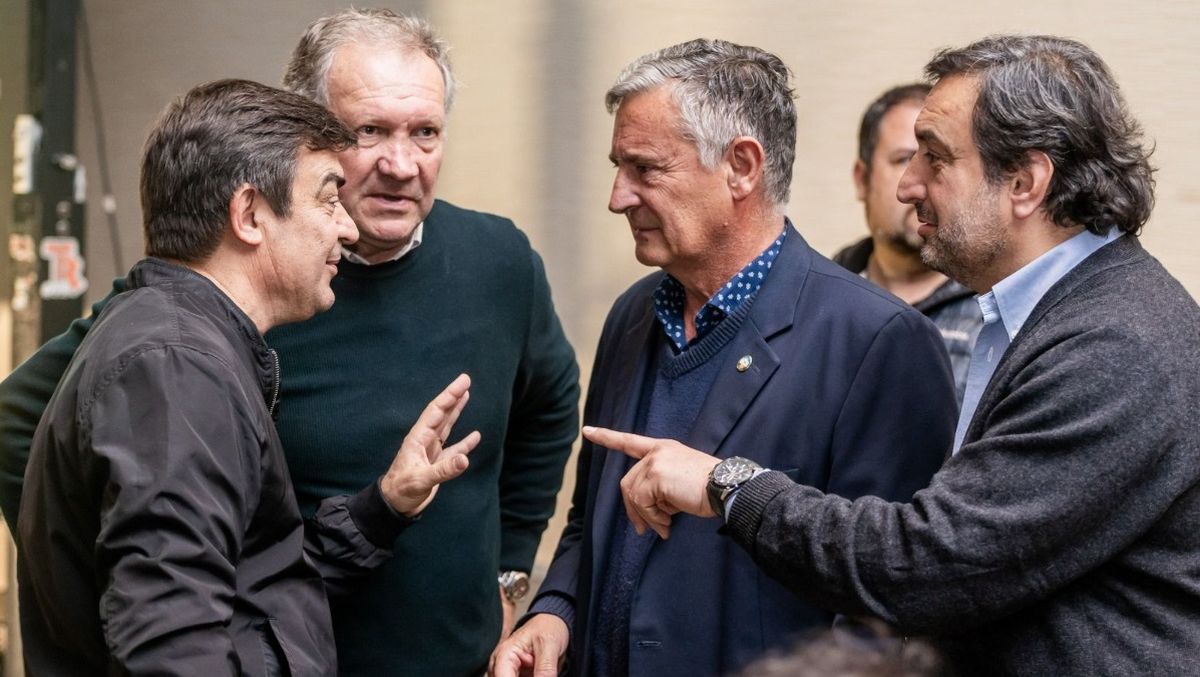 Omar De Marchi junto a su nuevo aliado, el exrector de la UNCuyo Daniel Pizzi.