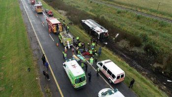 Volcó un micro en la Ruta 2 camino a Mar del Plata y no encuentran a todos los pasajeros