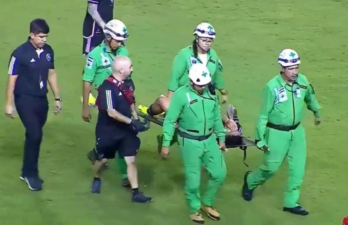 Farías fue retirado en camilla de la cancha