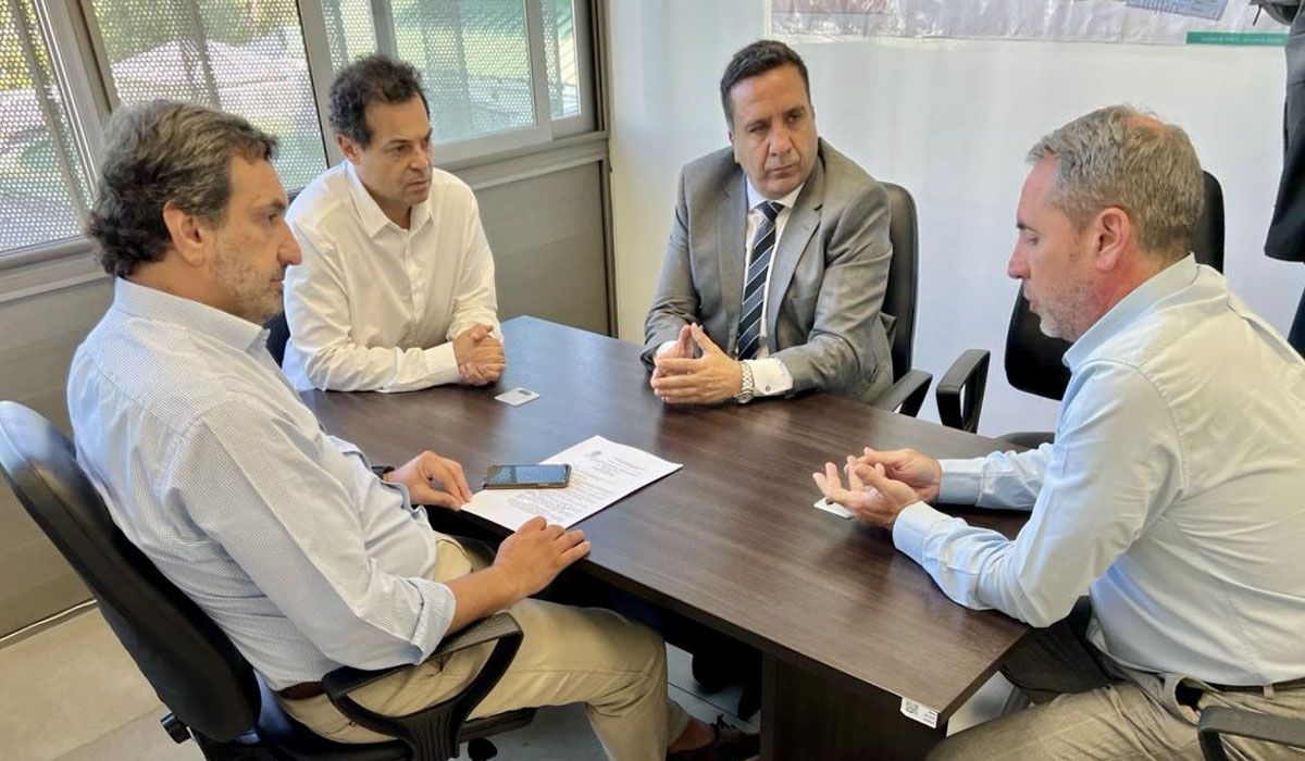 Cairo -medio- se fue del interbloque de La Unión Mendocina. Cairo -medio- se fue del interbloque de La Unión Mendocina.