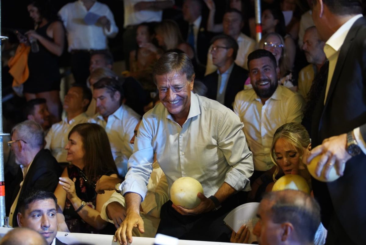 El gobernador Rodolfo Suarez se mostró de muy buen humor en la Vía Blanca de la Vendimia 2023.