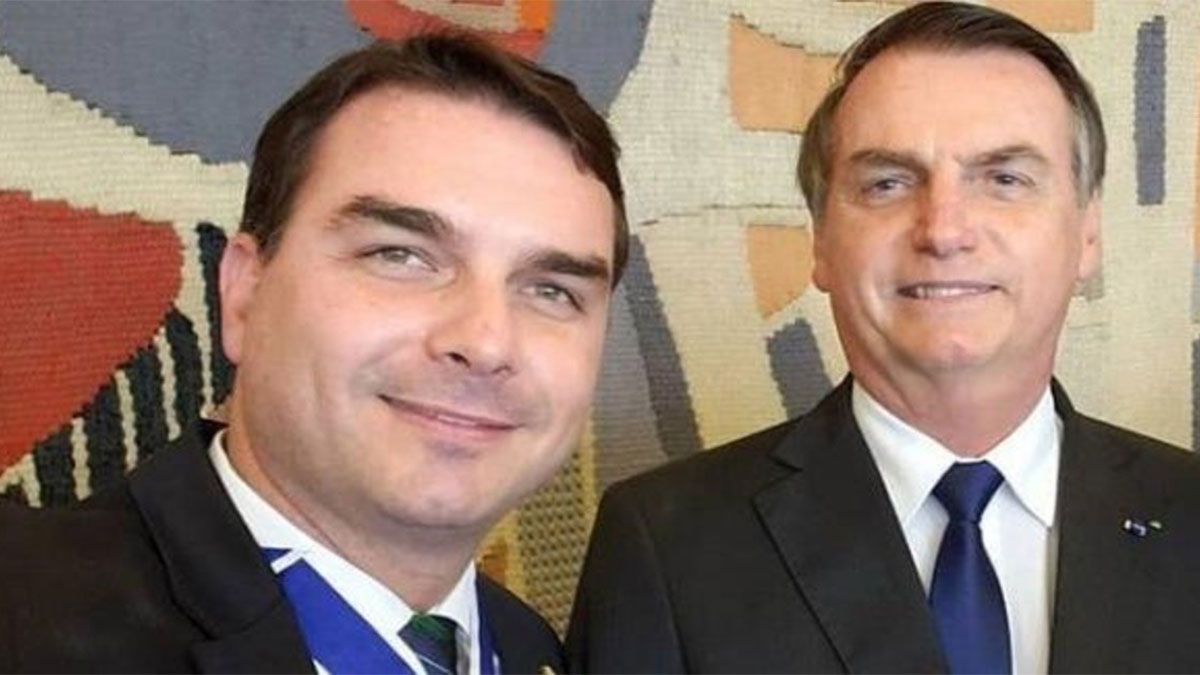Flávio Bolsonaro, uno de los hijos del presidente de Brasil Jair Bolsonaro, fue denunciado formalmente por la fiscalía de Río de Janeiro por lavado de dinero.